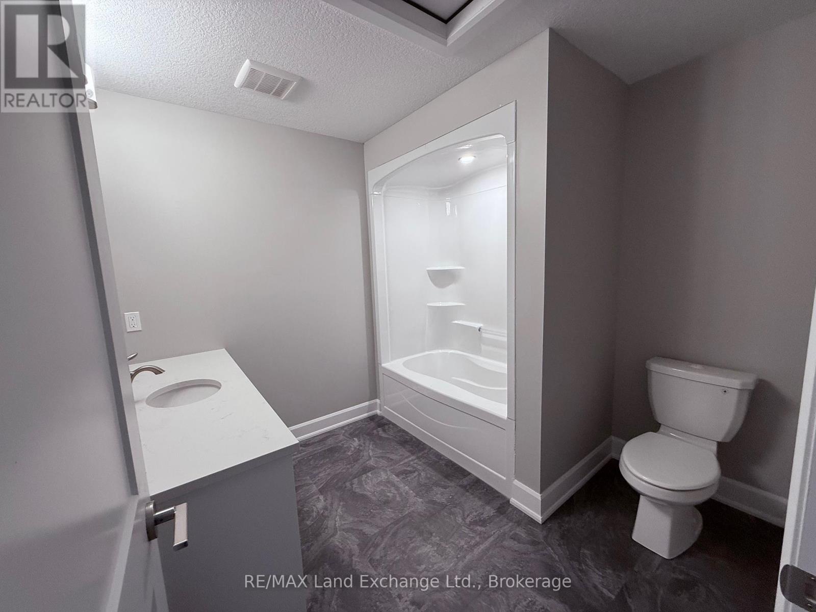 Unit 1 - 8 Golf Links Road, Kincardine, Ontario  N2Z 0G1 - Photo 20 - X10845600
