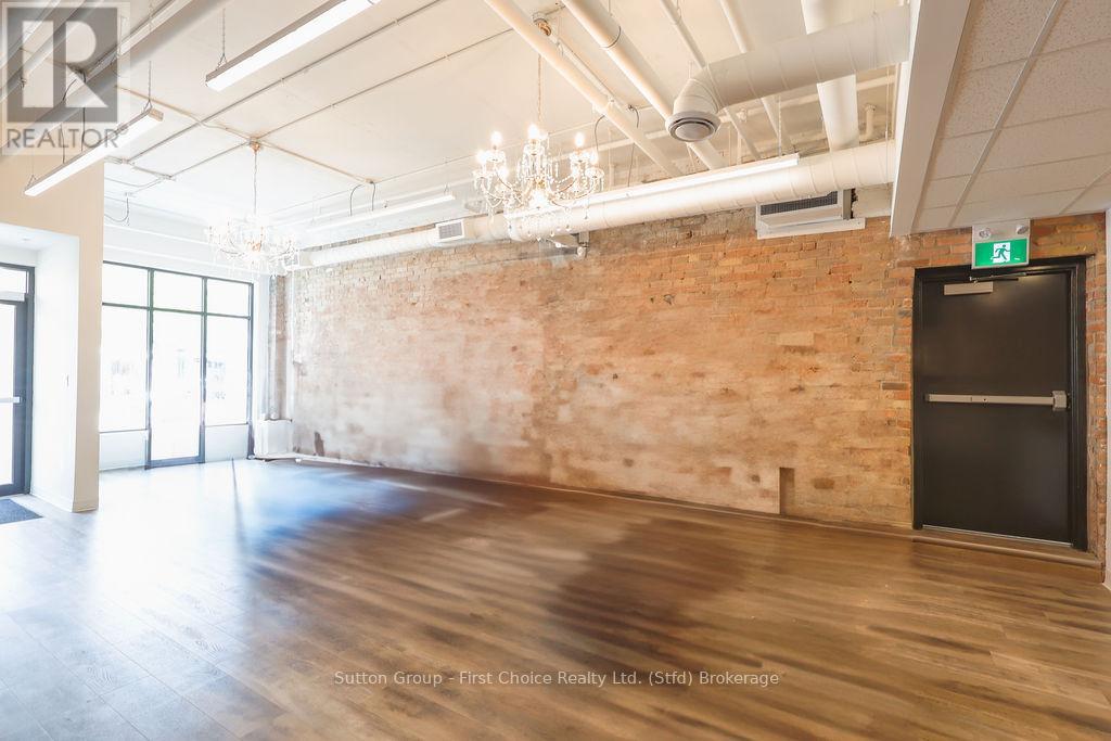 17 Ontario Street, Stratford, Ontario  N5A 3G7 - Photo 9 - X10781595