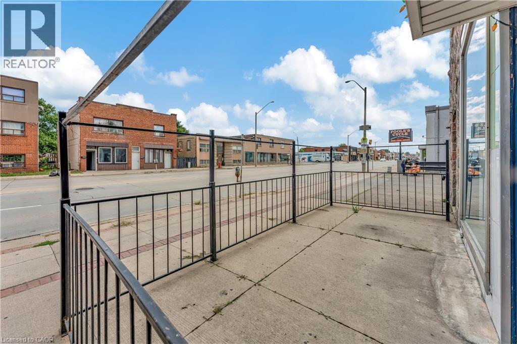 225 Parkdale Avenue N, Hamilton, Ontario  L8H 5X4 - Photo 3 - XH4204867