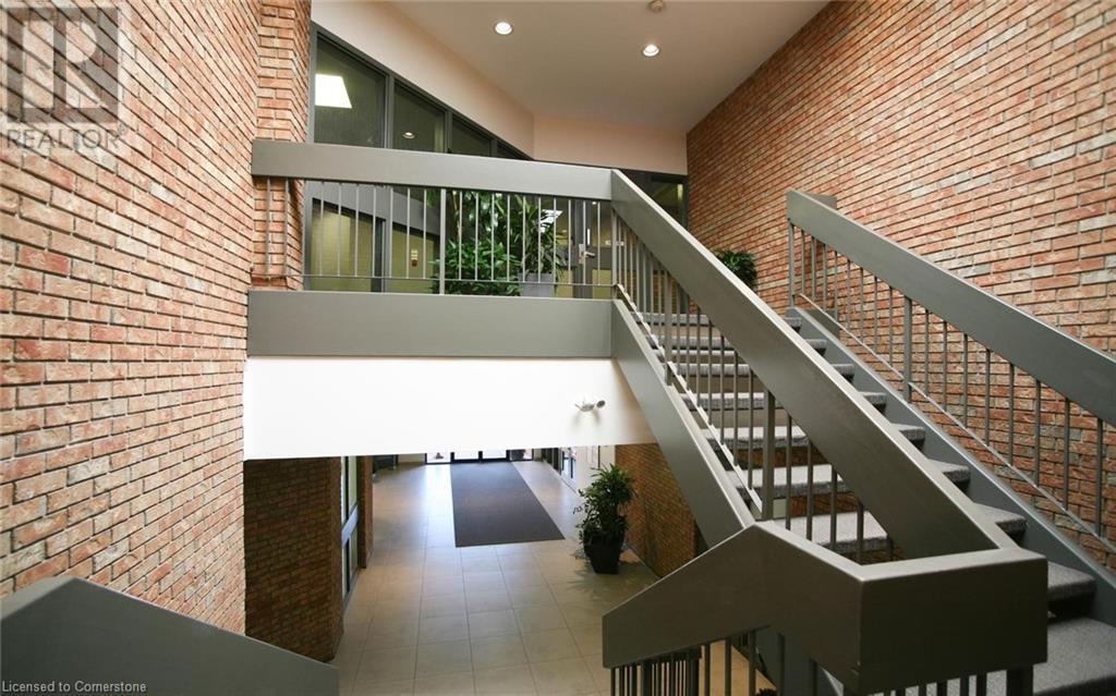 3425 Harvester Road Unit# 20, Burlington, Ontario  L7N 3N1 - Photo 4 - XH4119263