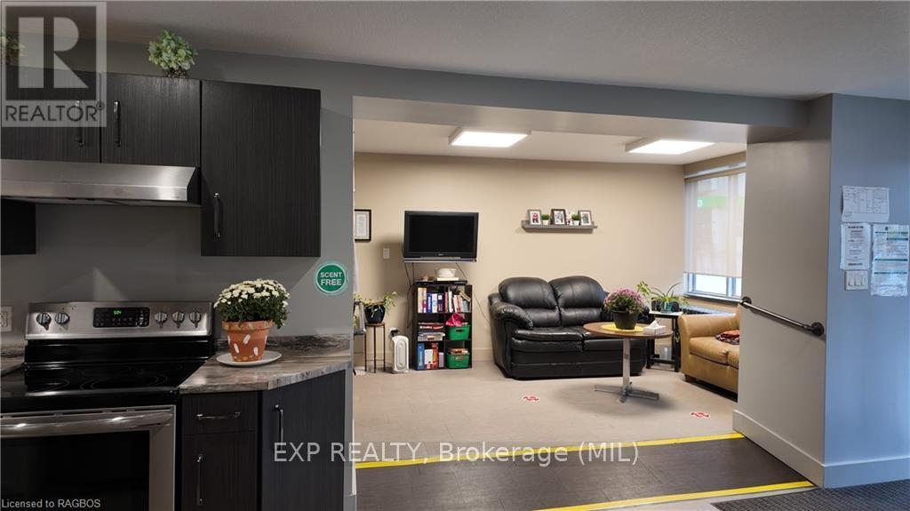 290 10th Street, Hanover, Ontario  N4N 1P2 - Photo 13 - X10846795