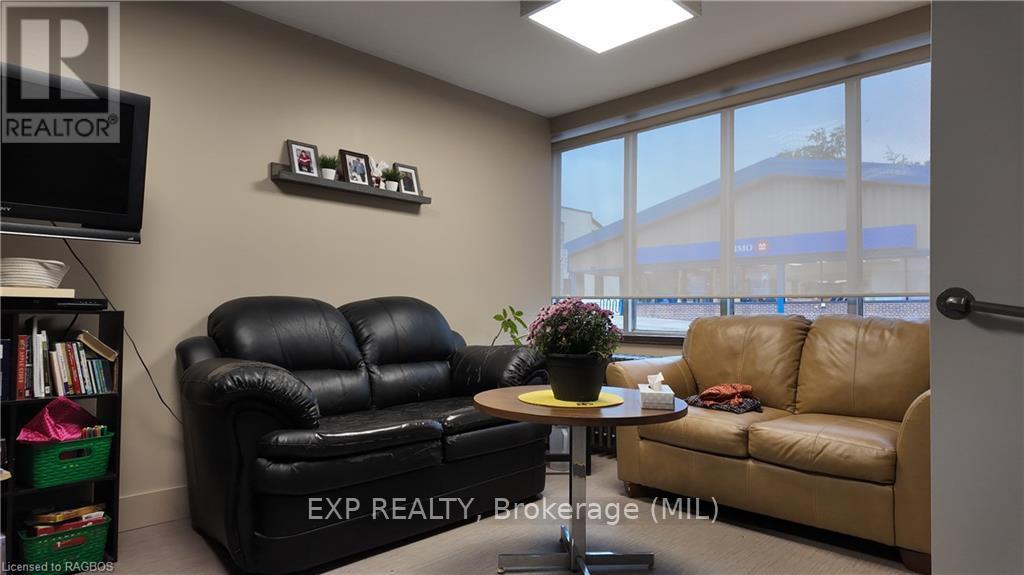 290 10th Street, Hanover, Ontario  N4N 1P2 - Photo 14 - X10846795