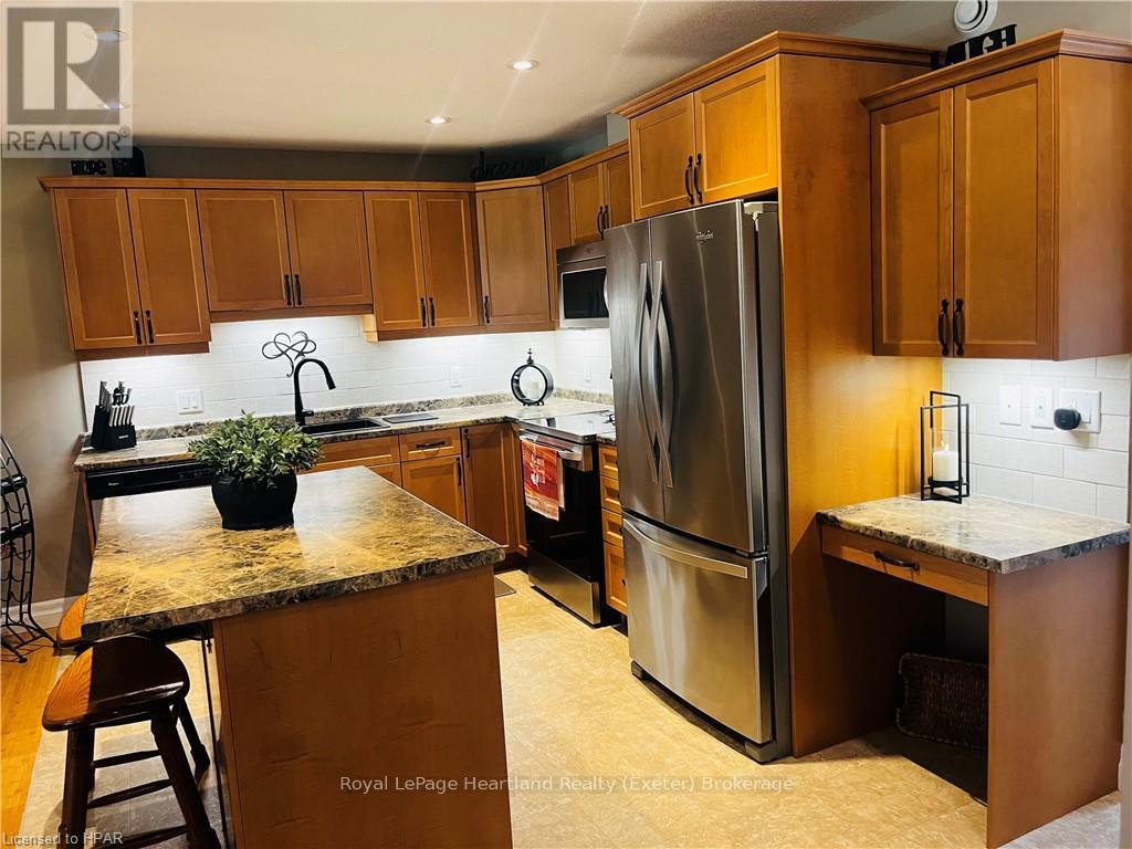 81 Redford Drive, South Huron, Ontario  N0M 1S3 - Photo 6 - X10780170
