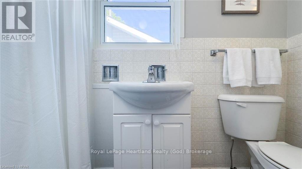 27 Bluewater Drive, Goderich, Ontario  N7A 3X8 - Photo 27 - X10780350