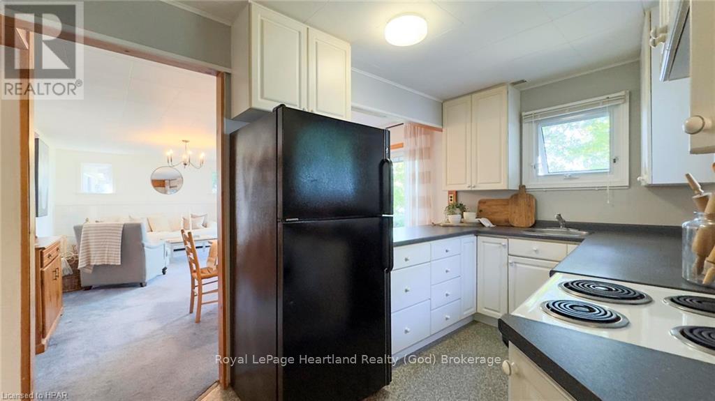 27 Bluewater Drive, Goderich, Ontario  N7A 3X8 - Photo 6 - X10780350