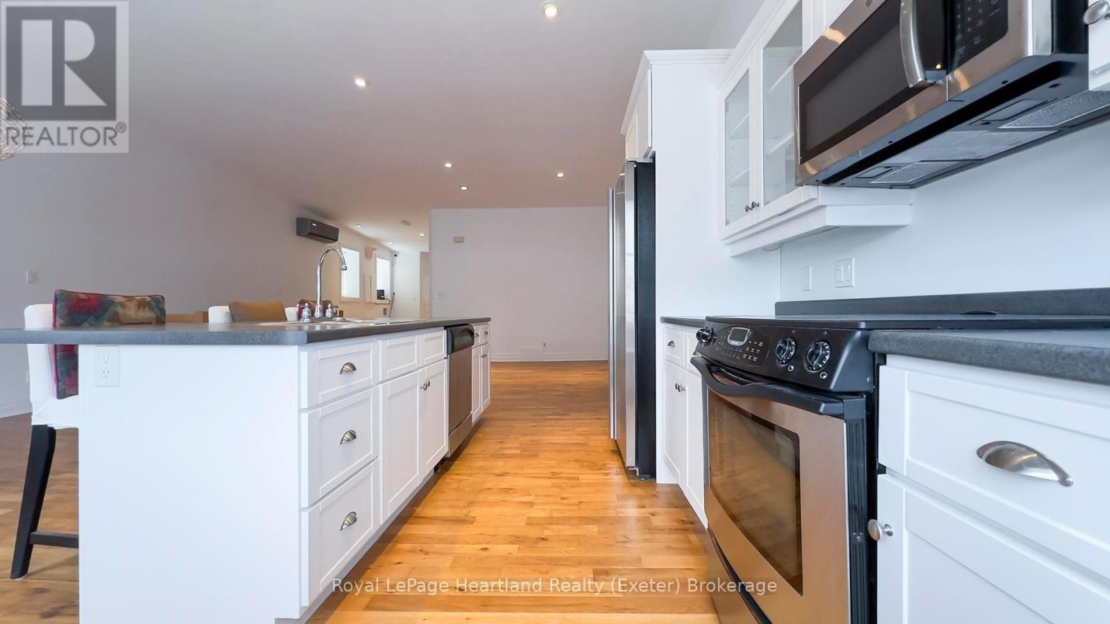 359 Main Street S, South Huron, Ontario  N0M 1S7 - Photo 32 - X10780279