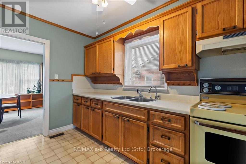 75 Youngs Street, Stratford, Ontario  N5A 1J5 - Photo 11 - X11880220