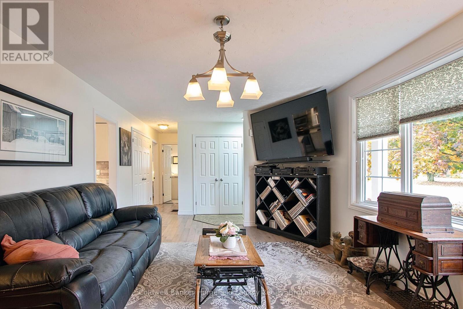 7 King Crescent, East Zorra-Tavistock, Ontario  N0J 1L0 - Photo 9 - X11891954