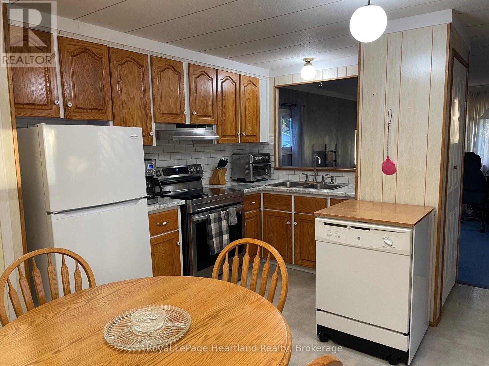 36 Sutton Drive, Ashfield-Colborne-Wawanosh, Ontario  N7A 3Y3 - Photo 4 - X11896559
