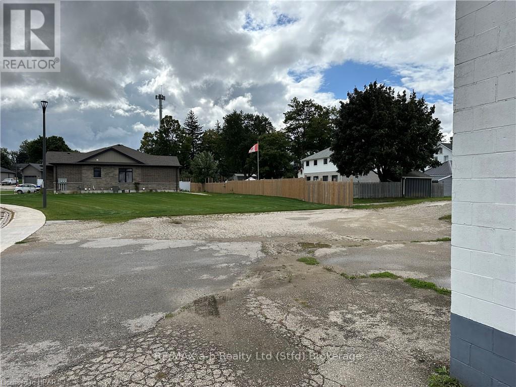 15 Mill Street E, Perth East, Ontario  N0K 1M0 - Photo 10 - X11898543