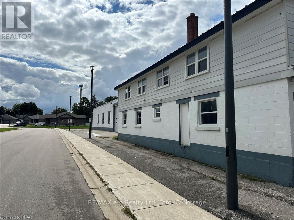 15 Mill Street E, Perth East, Ontario  N0K 1M0 - Photo 14 - X11898543