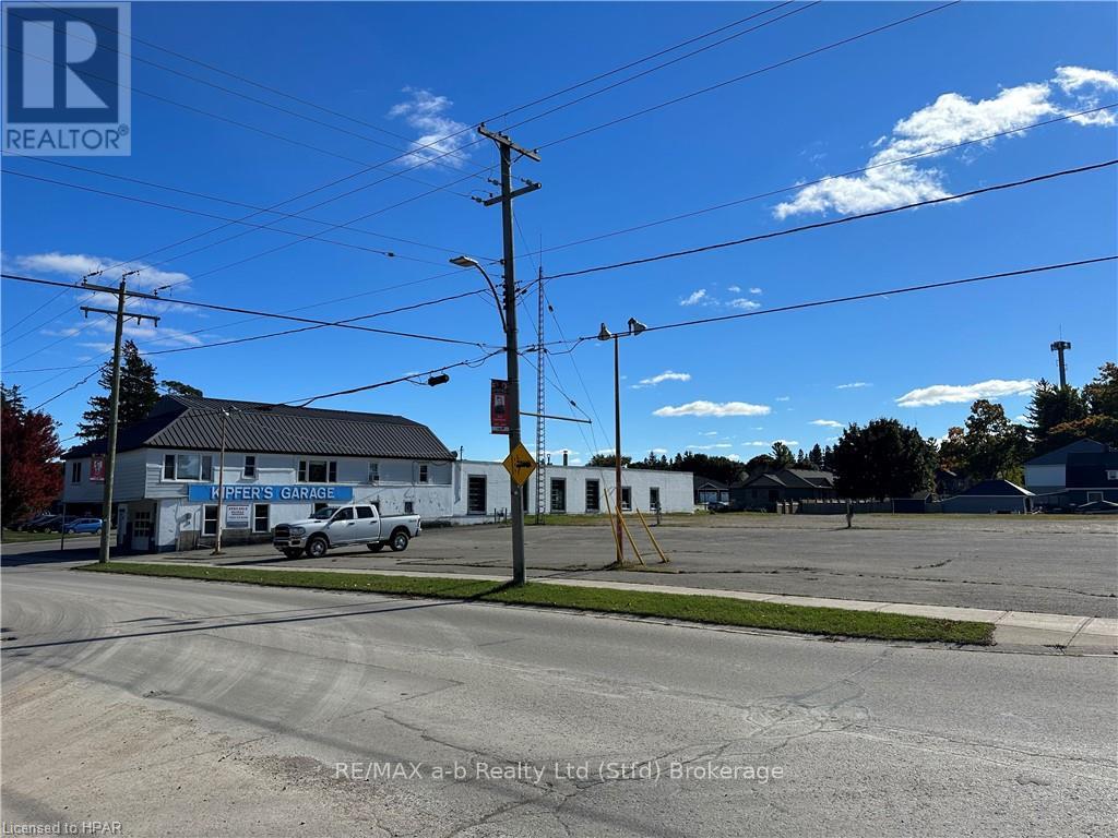 15 Mill Street E, Perth East, Ontario  N0K 1M0 - Photo 2 - X11898543