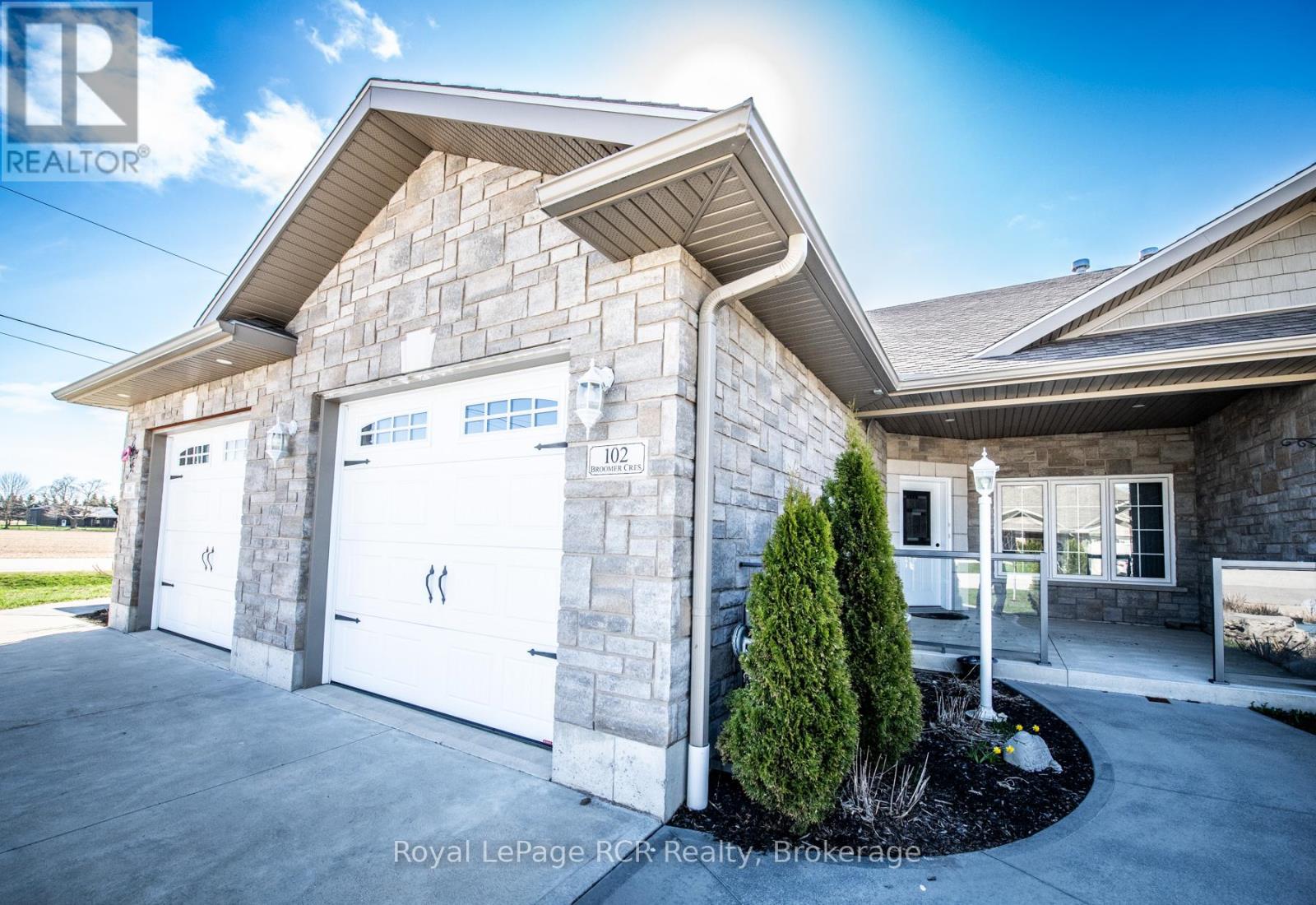 102 Broomer Crescent, Wellington North, Ontario  N0G 2L4 - Photo 4 - X11913097