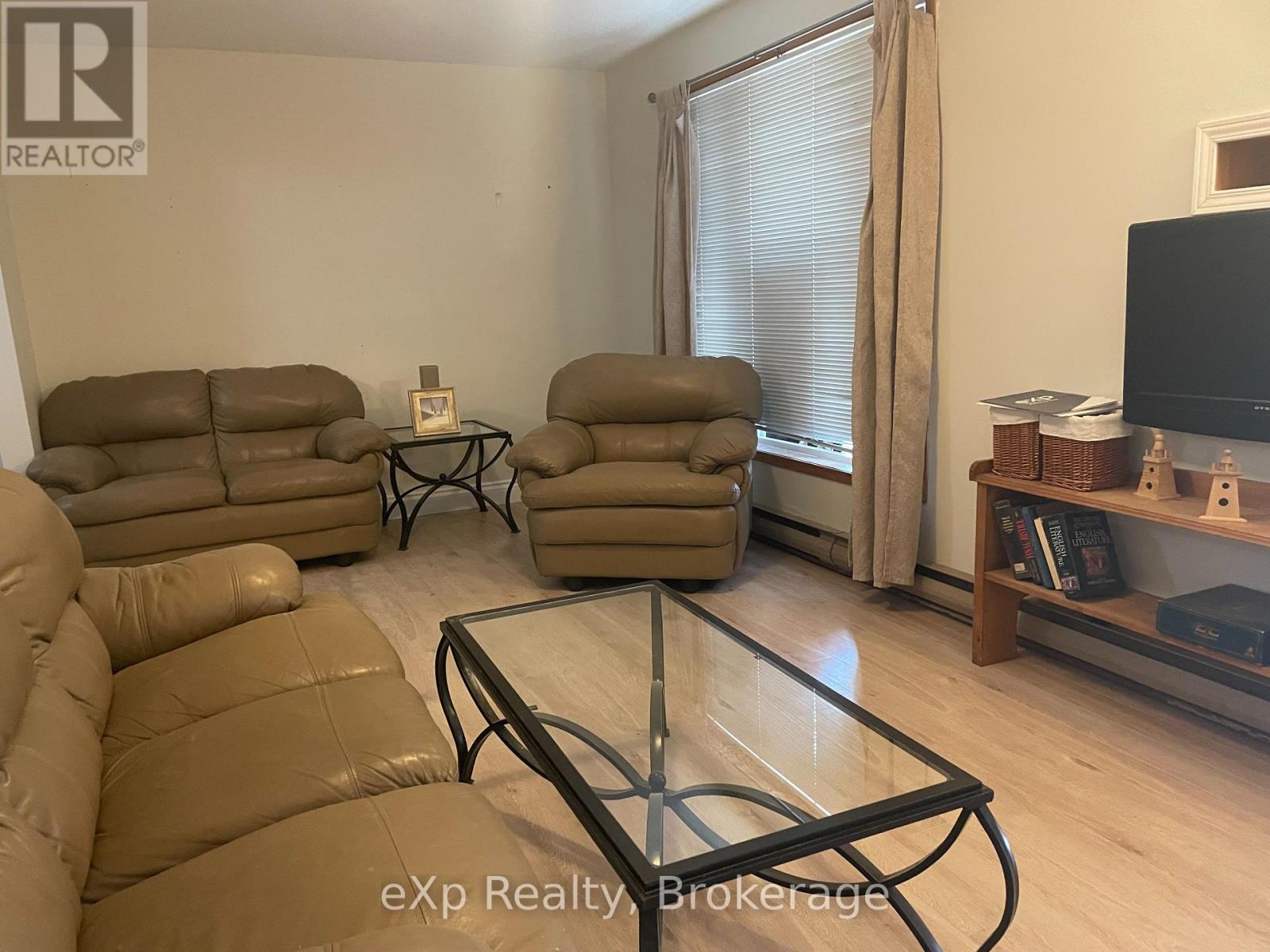 4 - 633 Harbour Street, Saugeen Shores, Ontario  N0H 2C5 - Photo 2 - X11934329