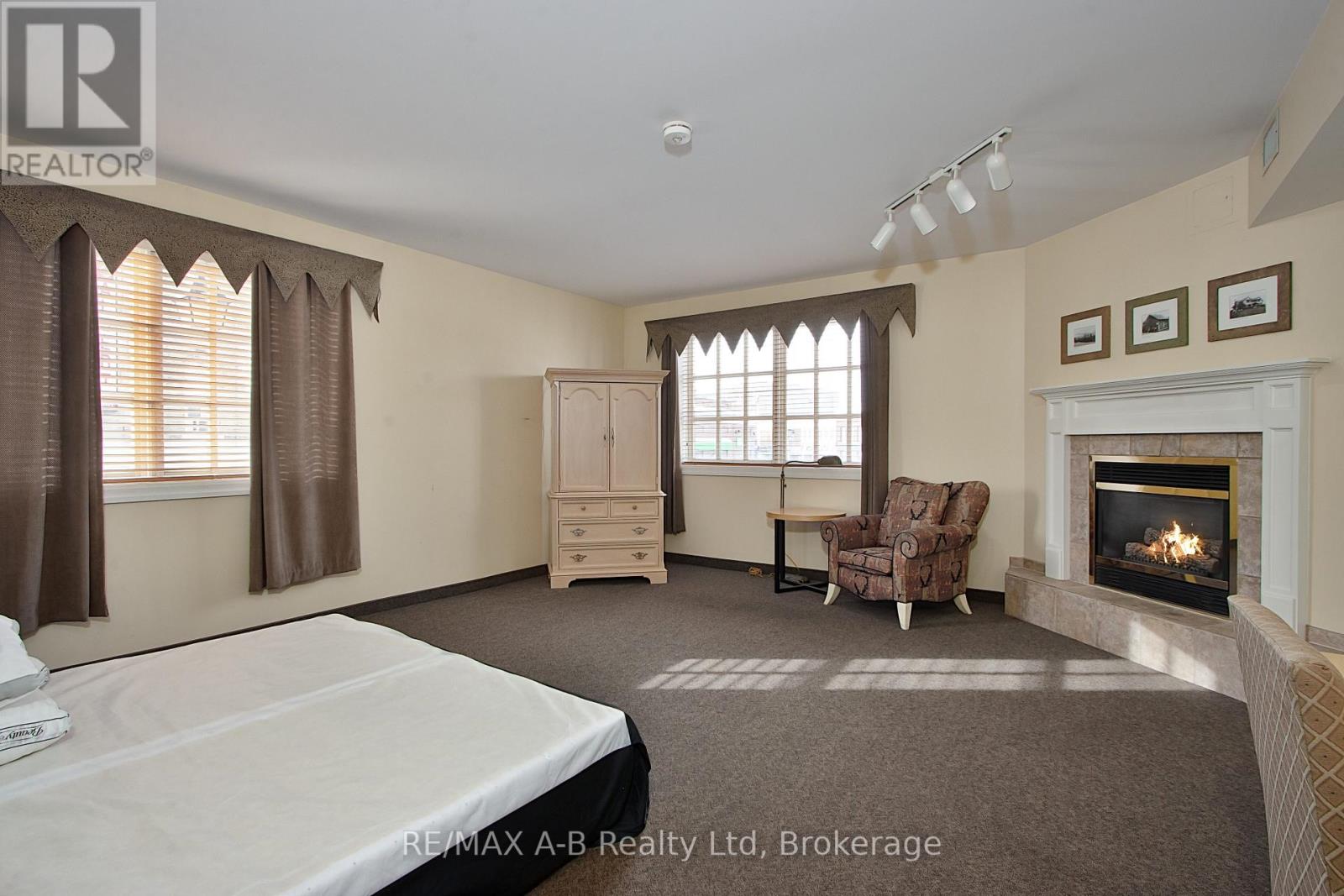 38 Albert Street, Stratford, Ontario  N5A 3K3 - Photo 4 - X11938977