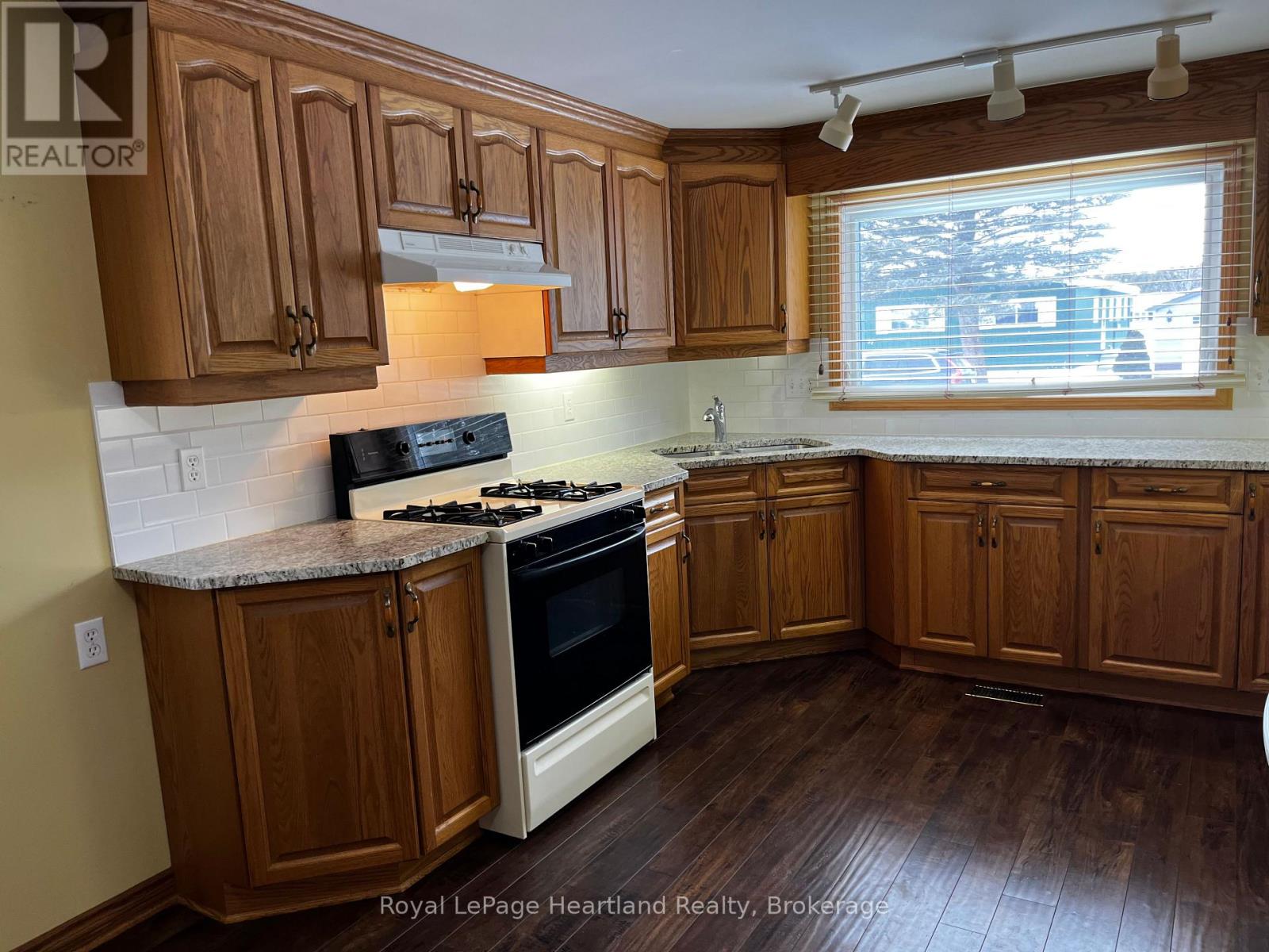42 Stewart Street, Strathroy-Caradoc, Ontario  N7G 3K8 - Photo 8 - X11947164