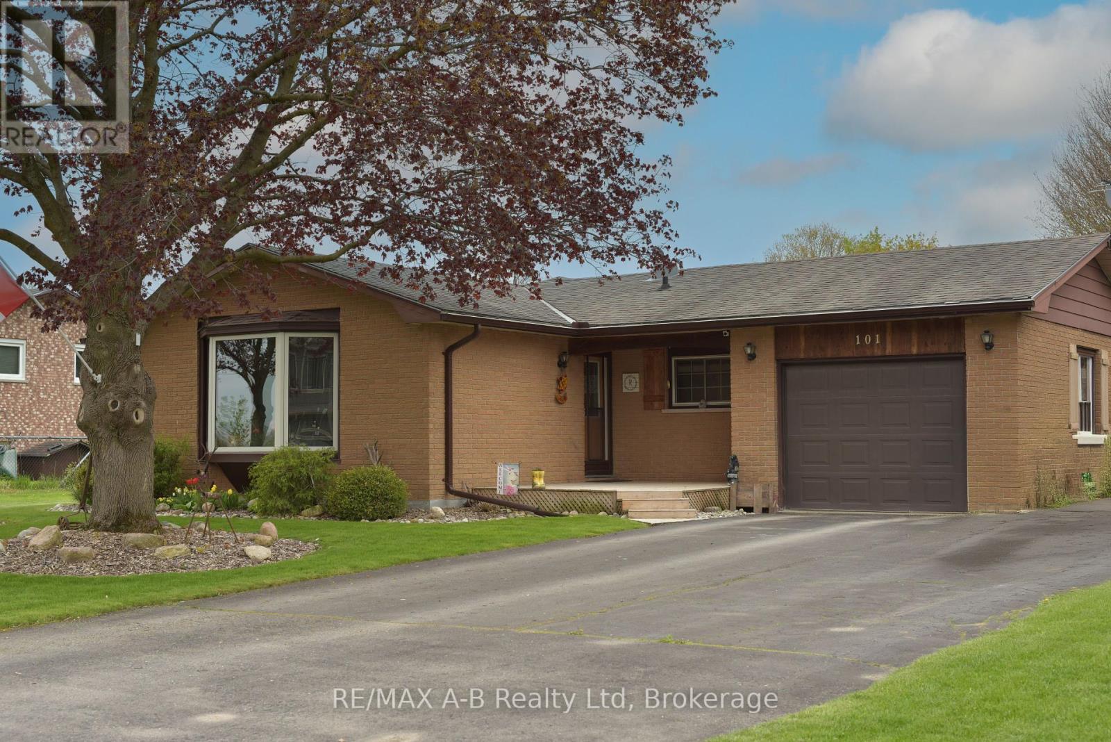 101 Middleton Street, Zorra, Ontario  N0M 2M0 - Photo 2 - X11949401