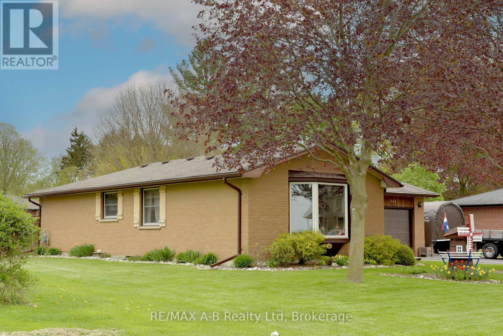 101 Middleton Street, Zorra, Ontario  N0M 2M0 - Photo 3 - X11949401