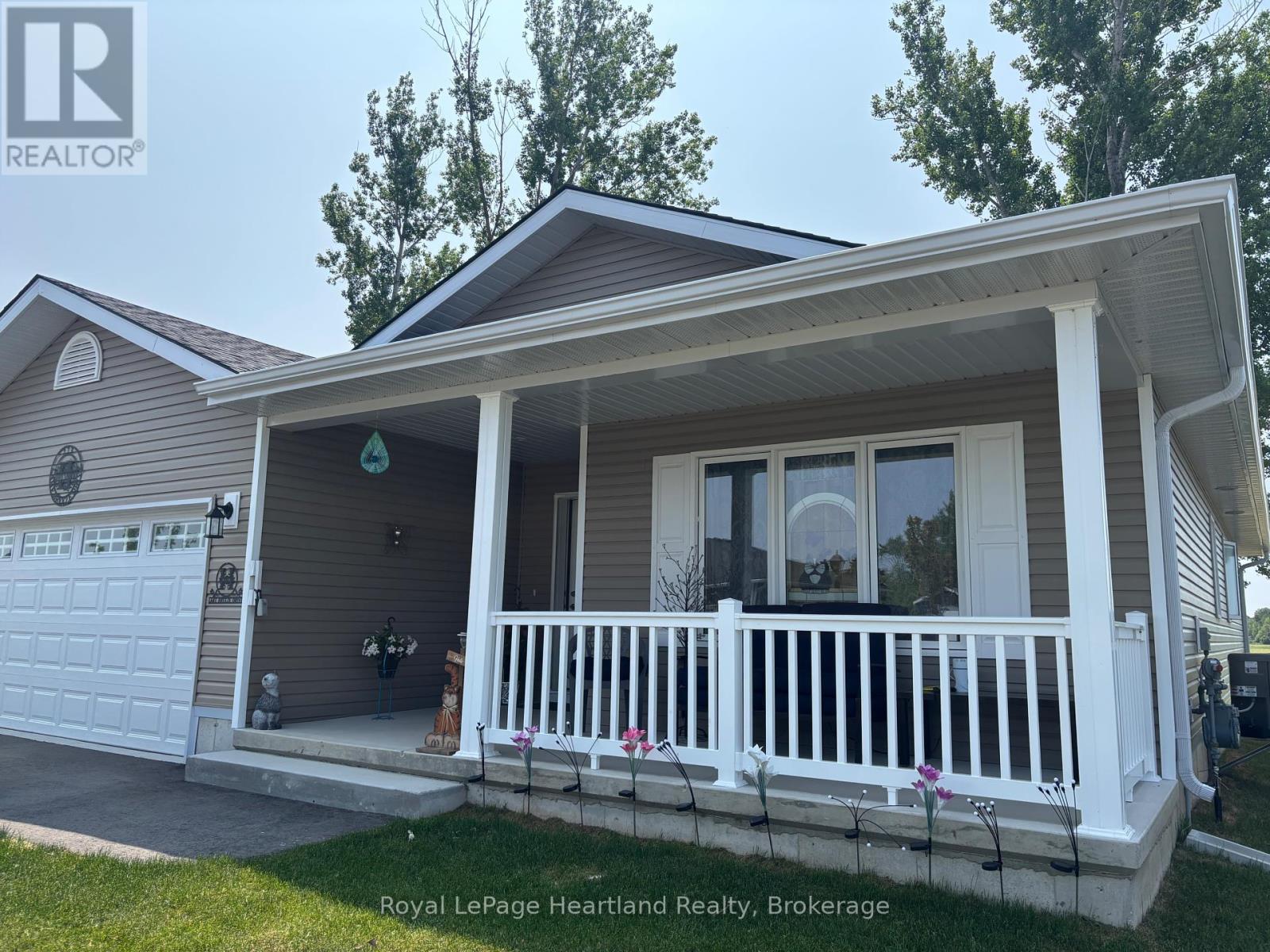 273 Lake Breeze Drive, Ashfield-Colborne-Wawanosh, Ontario  N7A 3Y3 - Photo 2 - X11953007
