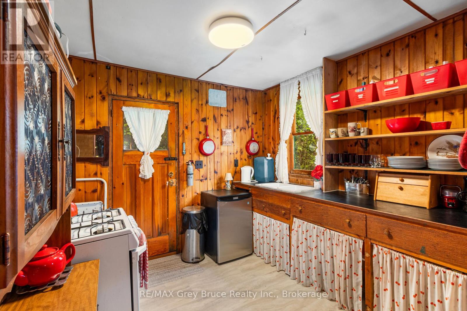 6726 Highway 6, Northern Bruce Peninsula, Ontario  N0H 2R0 - Photo 18 - X11955886