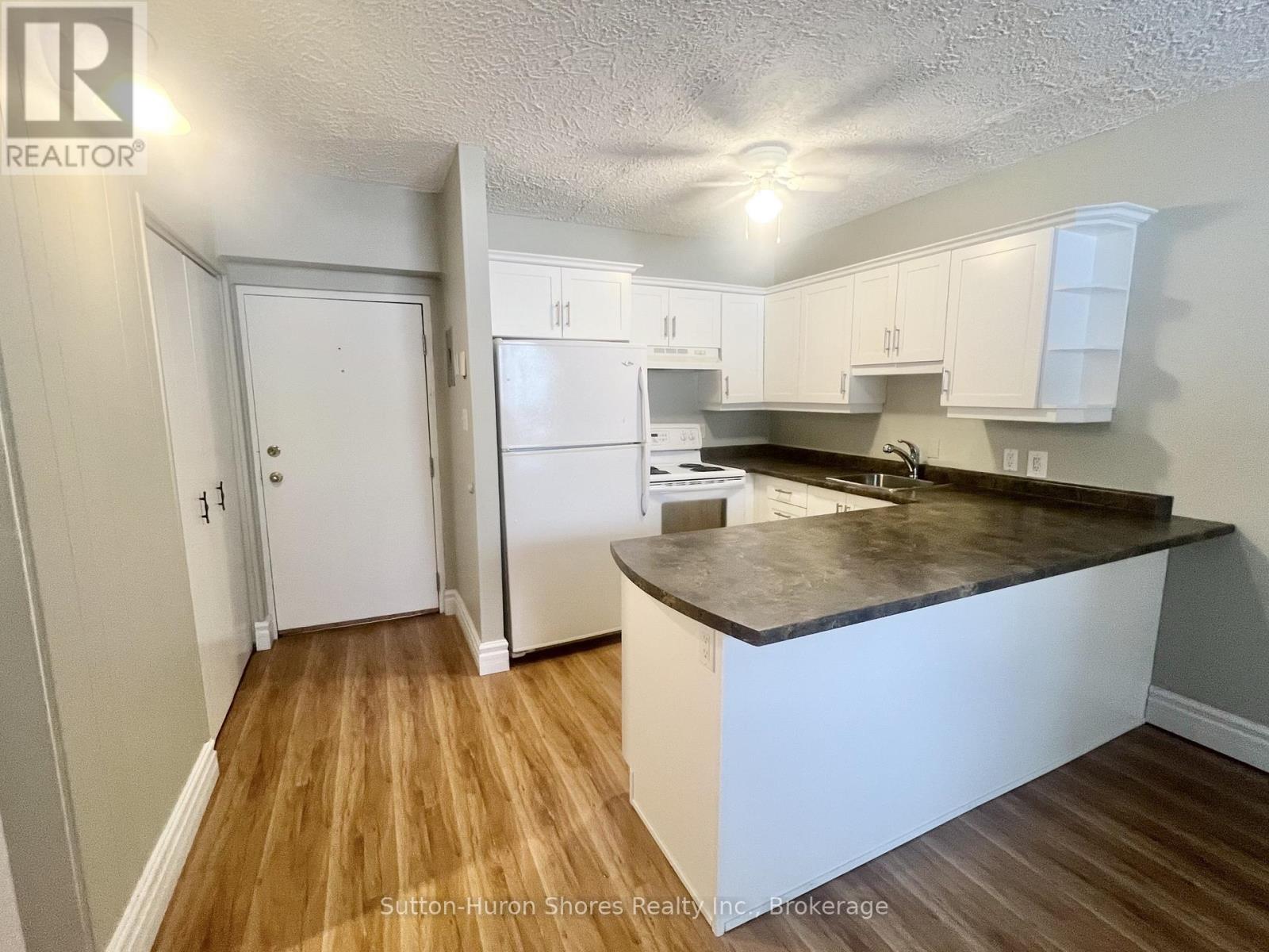 114 - 229 Adelaide Street, Saugeen Shores, Ontario  N0H 2L0 - Photo 2 - X11973206