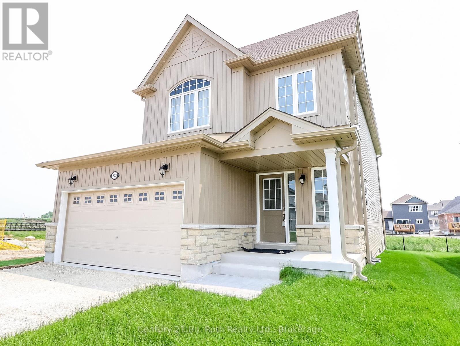 243 Mckenzie Drive, Clearview, Ontario  L0M 1S0 - Photo 1 - S11979748