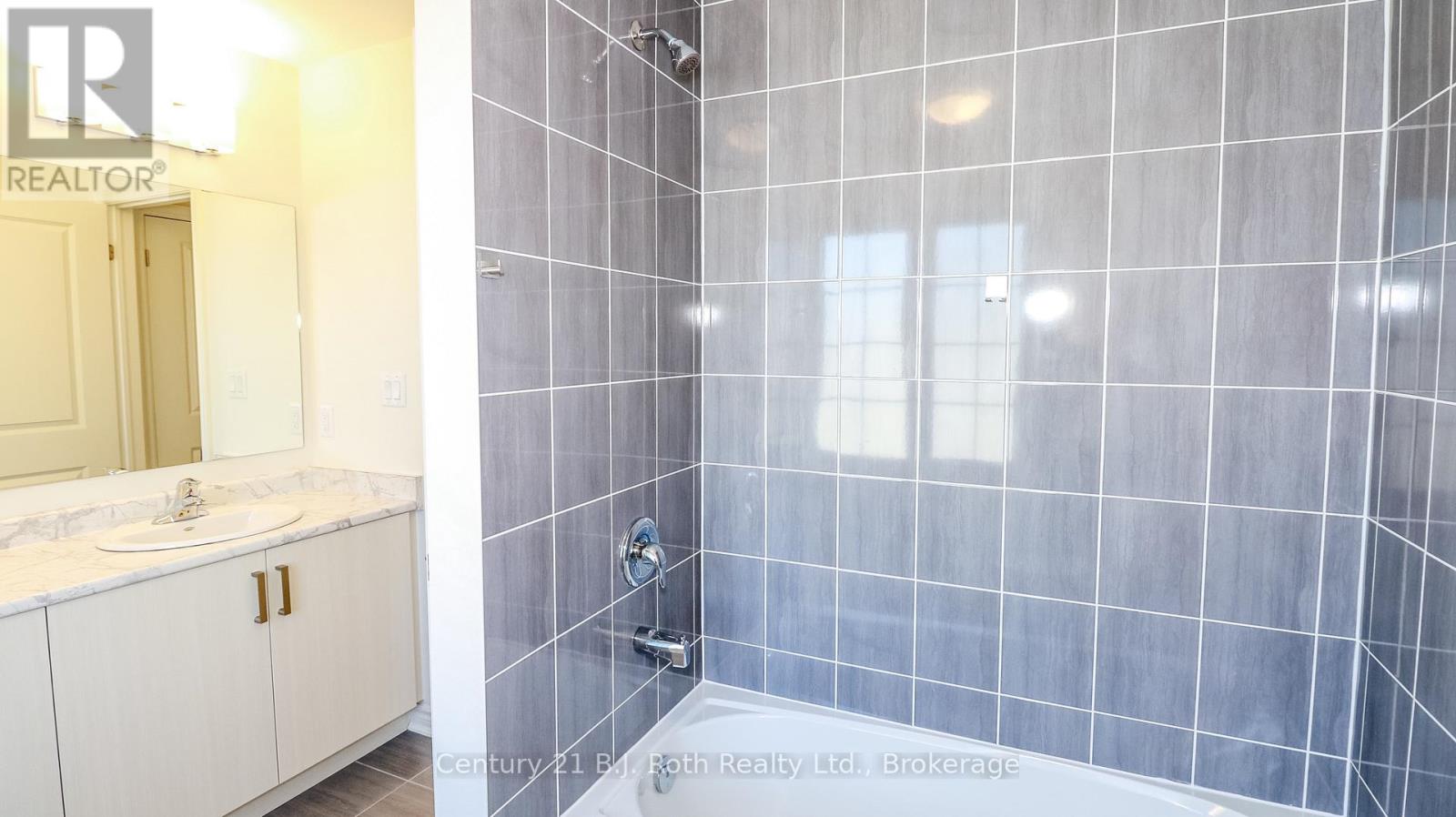 243 Mckenzie Drive, Clearview, Ontario  L0M 1S0 - Photo 17 - S11979748
