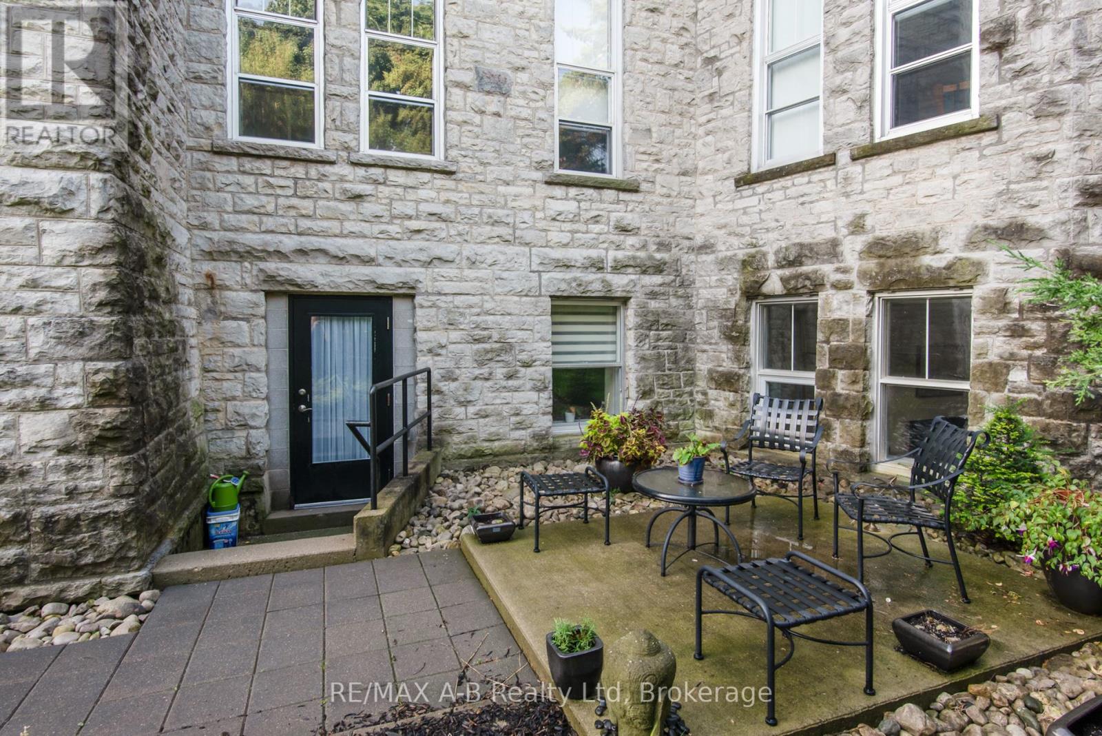 1c - 189 Elizabeth Street, St. Marys, Ontario  N4X 0B5 - Photo 4 - X11984942