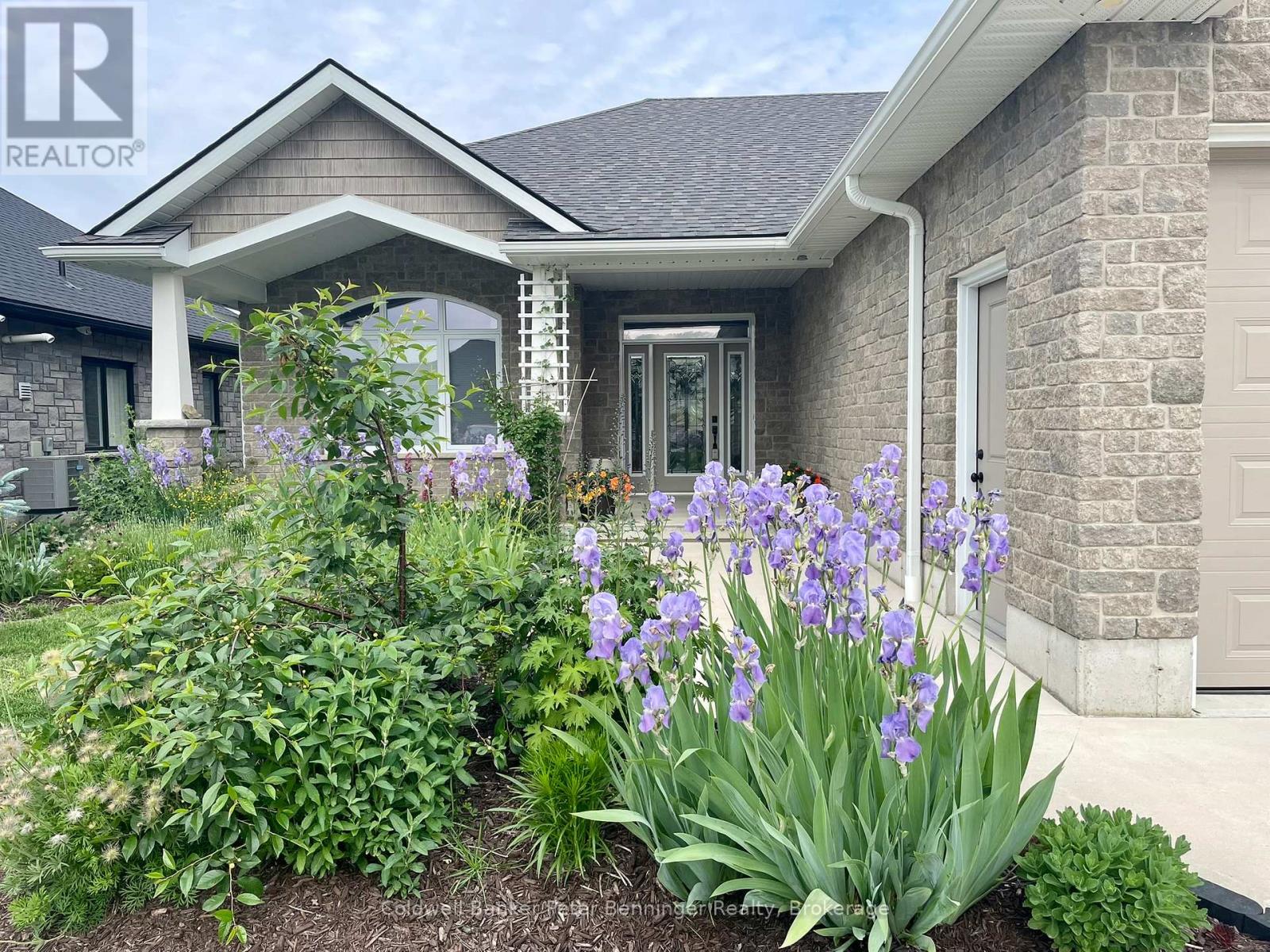 205 Irishwood Lane, Brockton, Ontario  N0G 2V0 - Photo 4 - X11985976