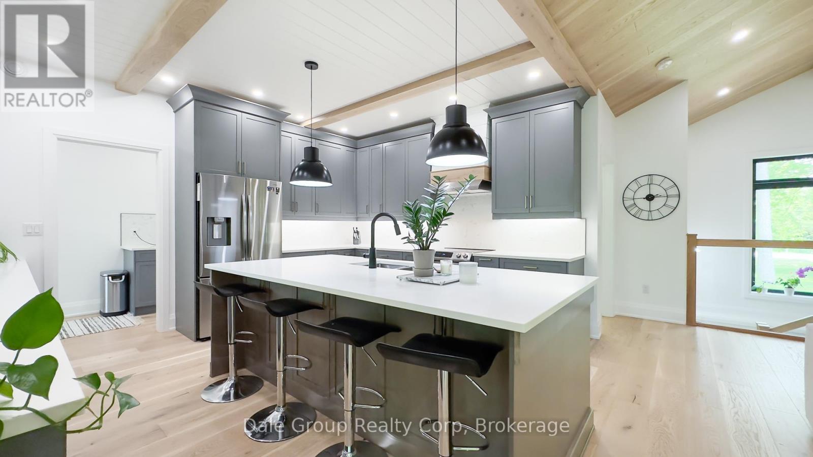 8354 Oakwood Drive S, Lambton Shores, Ontario  N0M 1T0 - Photo 11 - X11988541