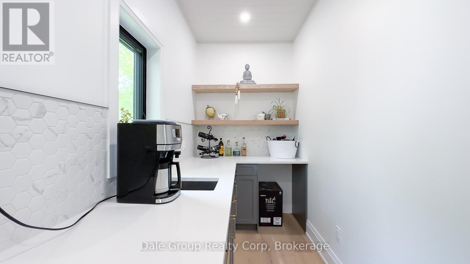 8354 Oakwood Drive S, Lambton Shores, Ontario  N0M 1T0 - Photo 17 - X11988541