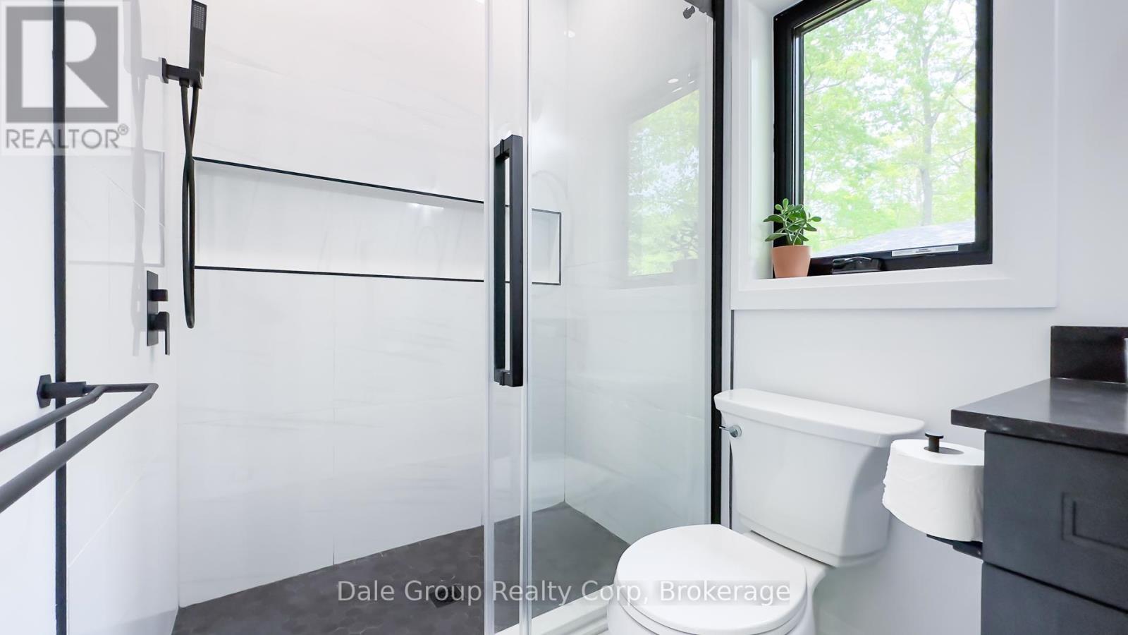 8354 Oakwood Drive S, Lambton Shores, Ontario  N0M 1T0 - Photo 29 - X11988541