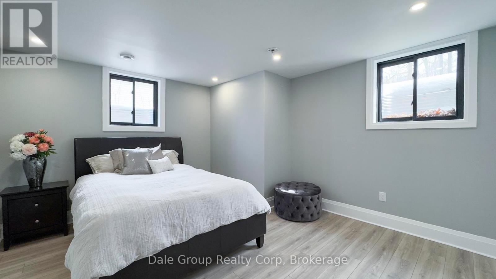 8354 Oakwood Drive S, Lambton Shores, Ontario  N0M 1T0 - Photo 38 - X11988541