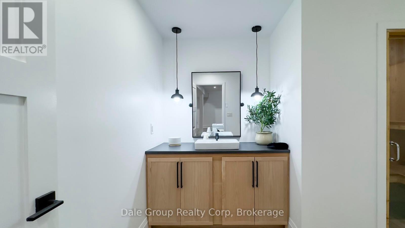 8354 Oakwood Drive S, Lambton Shores, Ontario  N0M 1T0 - Photo 40 - X11988541
