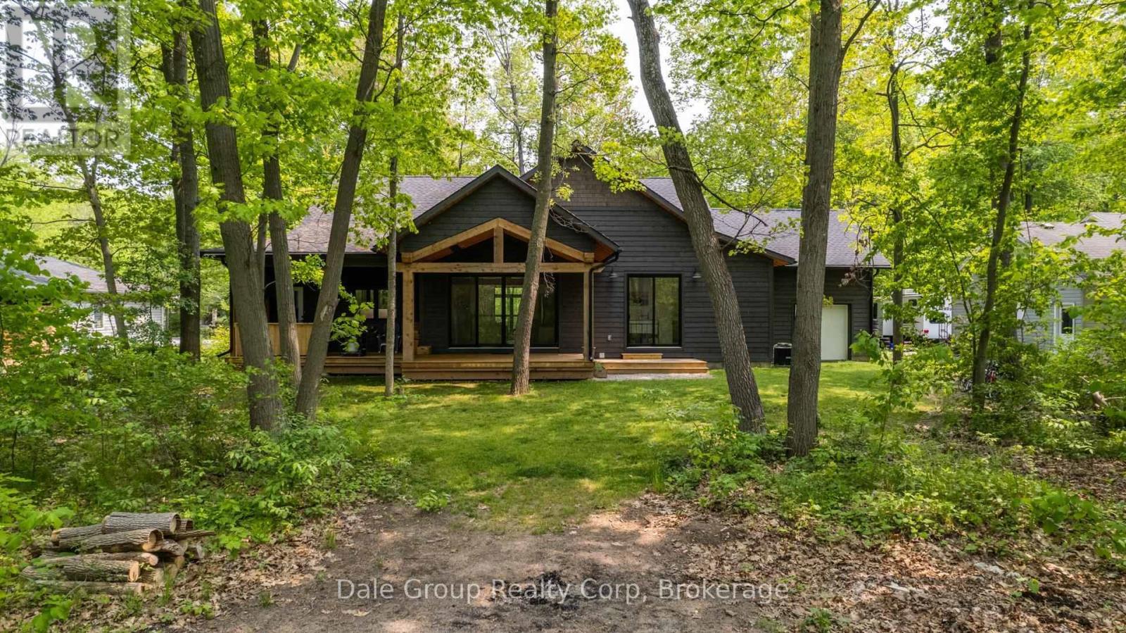 8354 Oakwood Drive S, Lambton Shores, Ontario  N0M 1T0 - Photo 44 - X11988541