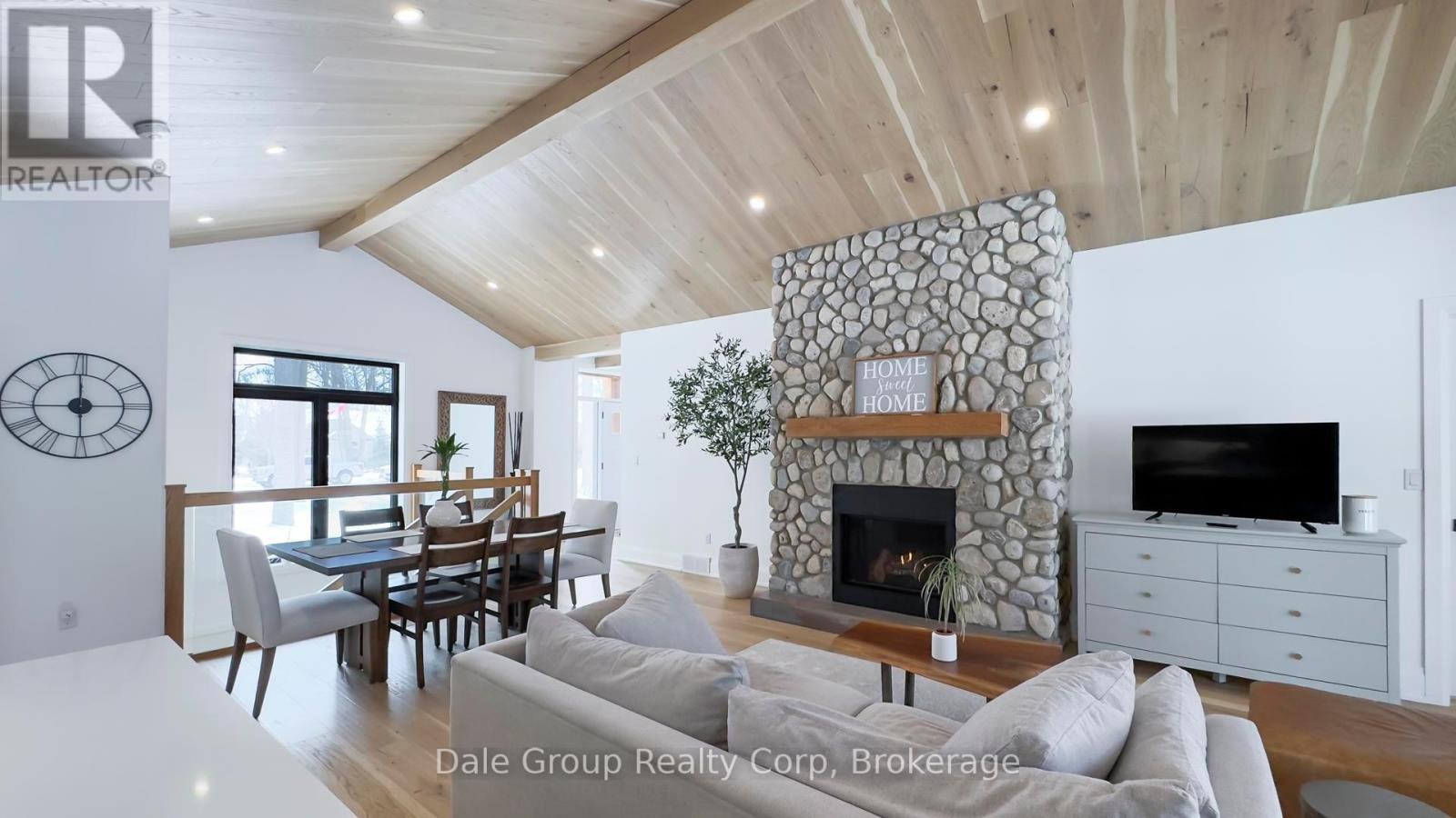 8354 Oakwood Drive S, Lambton Shores, Ontario  N0M 1T0 - Photo 7 - X11988541