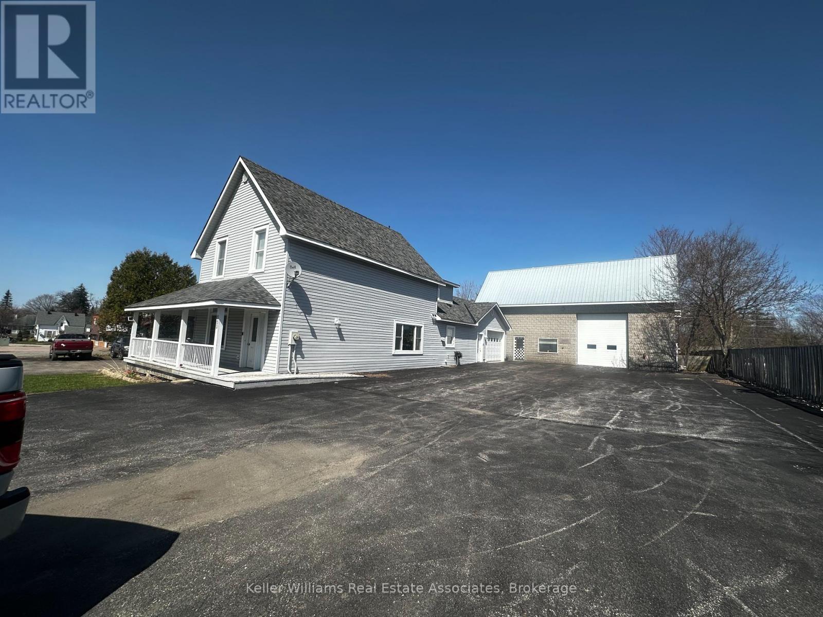 860 Muskoka Road South Road S, Gravenhurst, Ontario  P1P 1K3 - Photo 1 - X11989664