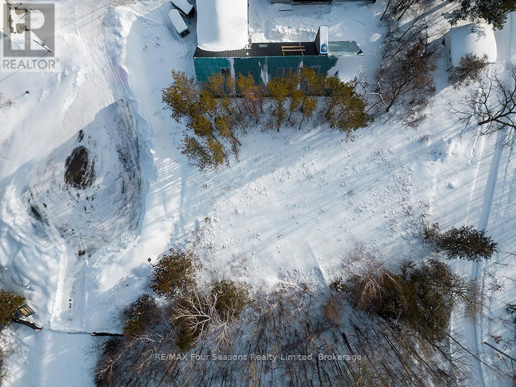 106 Deer Lane, Blue Mountains, Ontario  N0H 1J0 - Photo 4 - X11991542