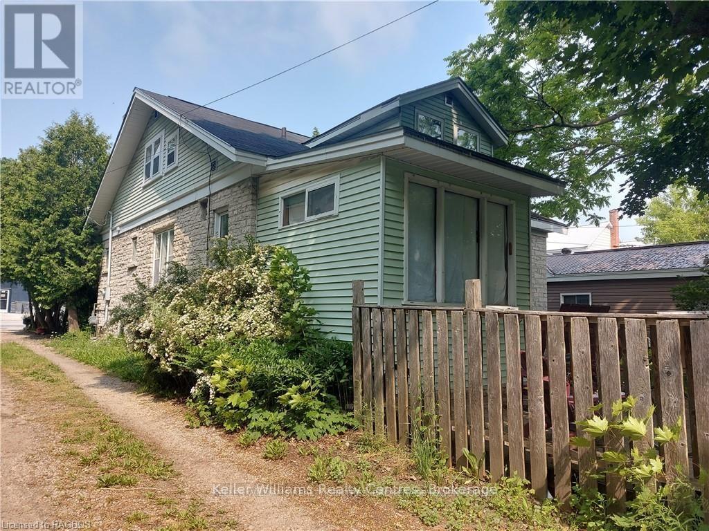 513 Berford Street, South Bruce Peninsula, Ontario  N0H 2T0 - Photo 2 - X11997989