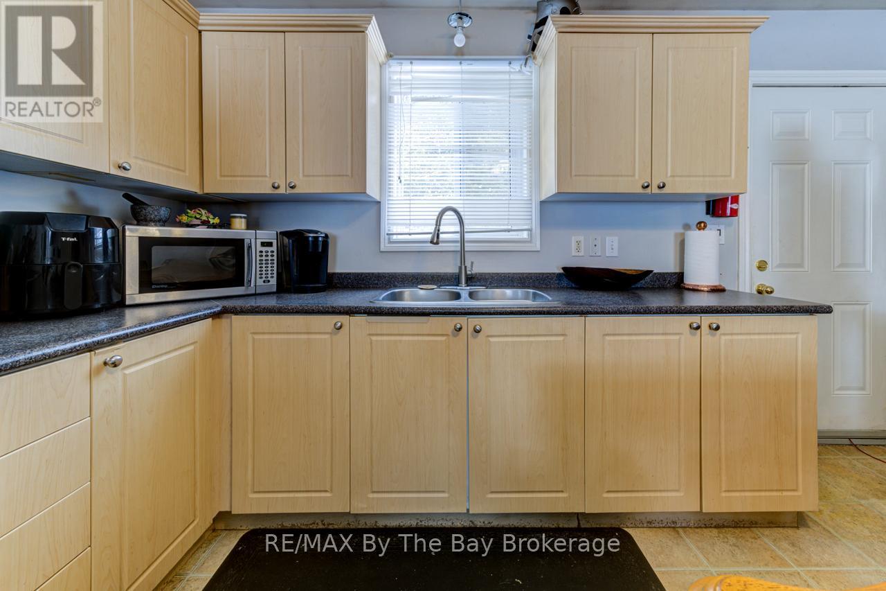 701 River Road E, Wasaga Beach, Ontario  L9Z 2M3 - Photo 13 - S11998132
