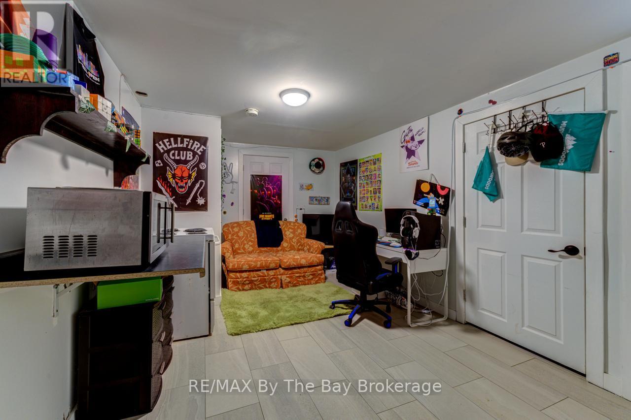 701 River Road E, Wasaga Beach, Ontario  L9Z 2M3 - Photo 22 - S11998132