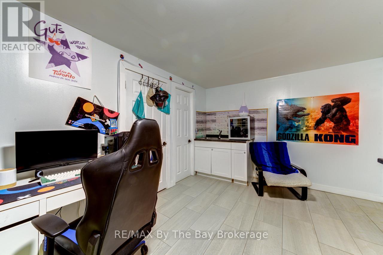 701 River Road E, Wasaga Beach, Ontario  L9Z 2M3 - Photo 24 - S11998132