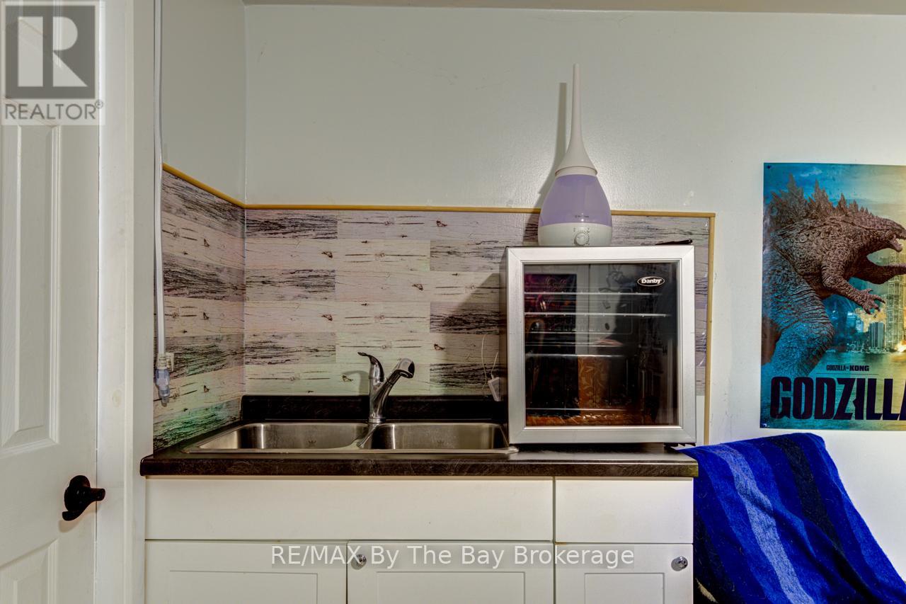 701 River Road E, Wasaga Beach, Ontario  L9Z 2M3 - Photo 25 - S11998132