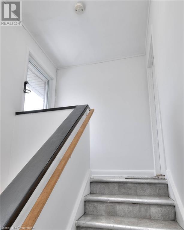 524 Krug Street, Kitchener, Ontario  N2B 1L6 - Photo 4 - 40703657