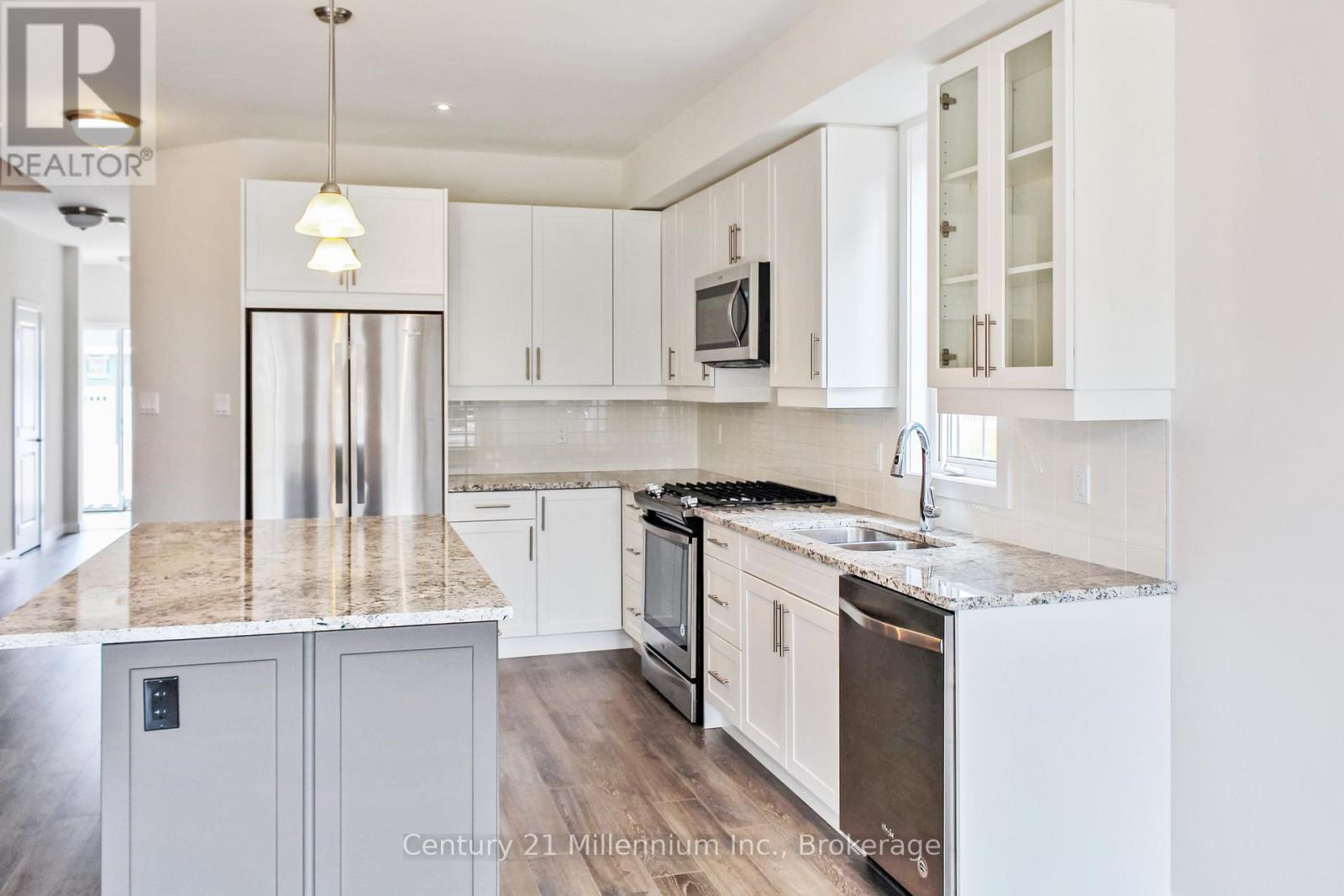 359 Yellow Birch Crescent, Blue Mountains, Ontario  L9Y 0Y5 - Photo 1 - X12001515