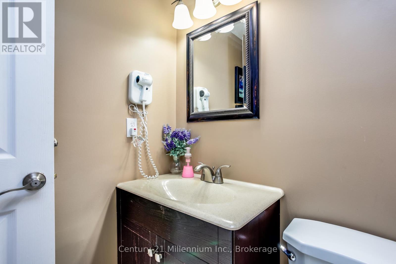 212 - 107 Ann Heggtveit Drive, Blue Mountains, Ontario  L9Y 0P7 - Photo 12 - X12002088