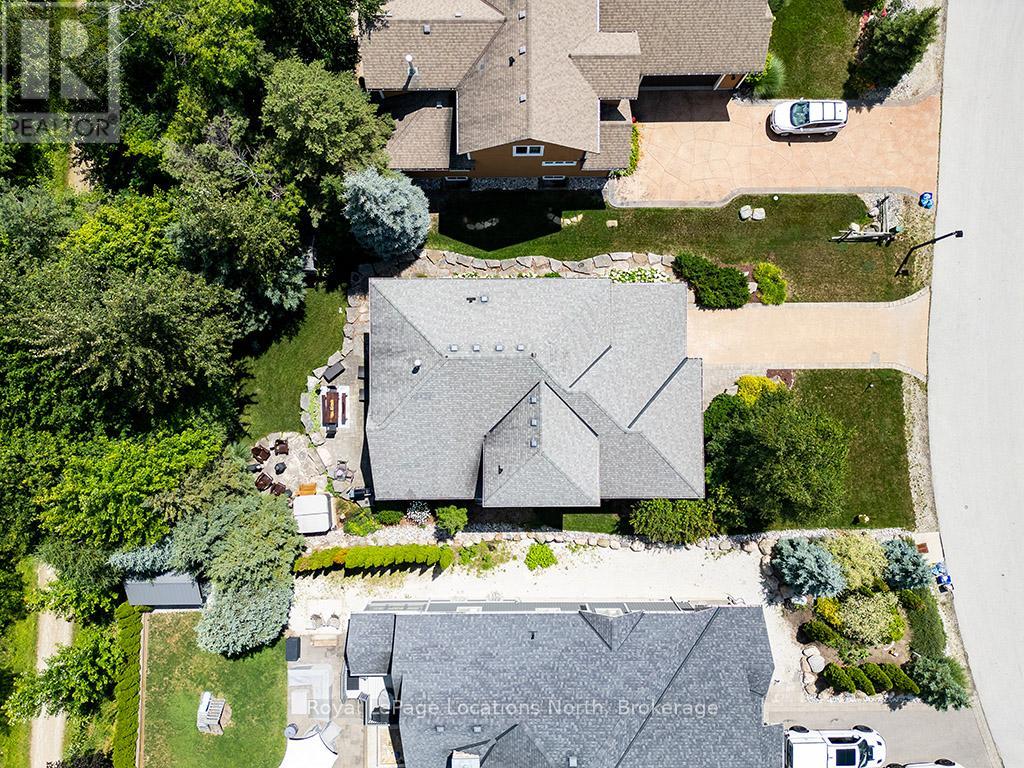 151 Rankins Crescent, Blue Mountains, Ontario  N0H 2P0 - Photo 3 - X12002580