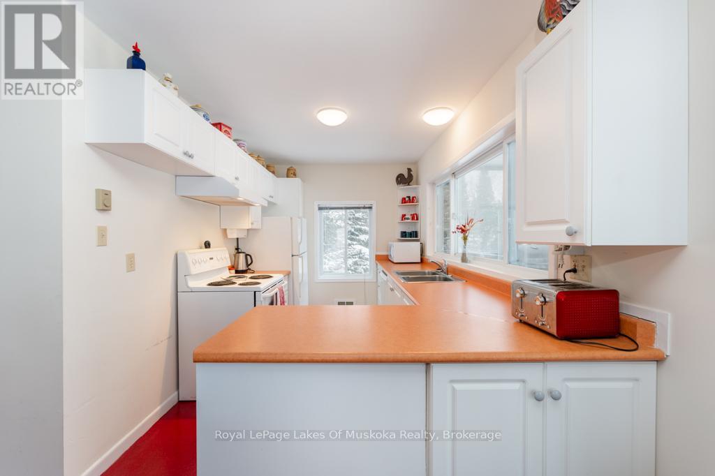 97 Pineaire Lane, Perry, Ontario  P0A 1J0 - Photo 10 - X12005106