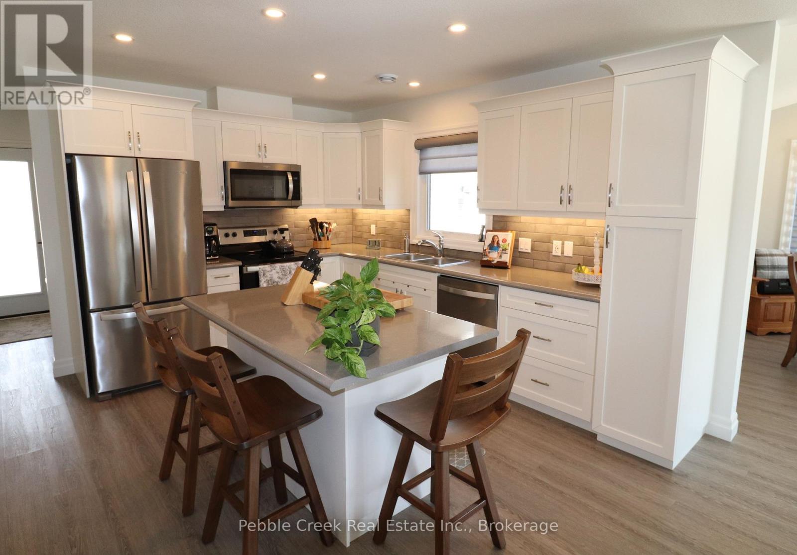 215 Lake Breeze Drive, Ashfield-Colborne-Wawanosh, Ontario  N7A 0C6 - Photo 7 - X12014778