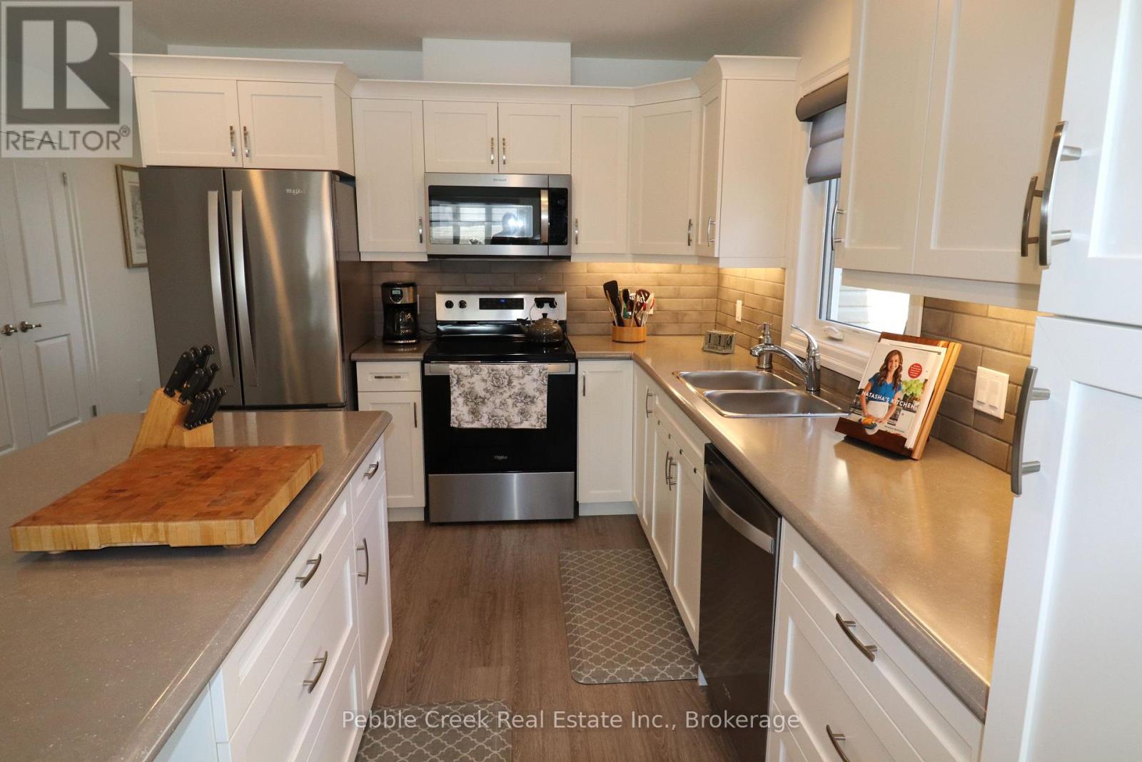 215 Lake Breeze Drive, Ashfield-Colborne-Wawanosh, Ontario  N7A 0C6 - Photo 9 - X12014778